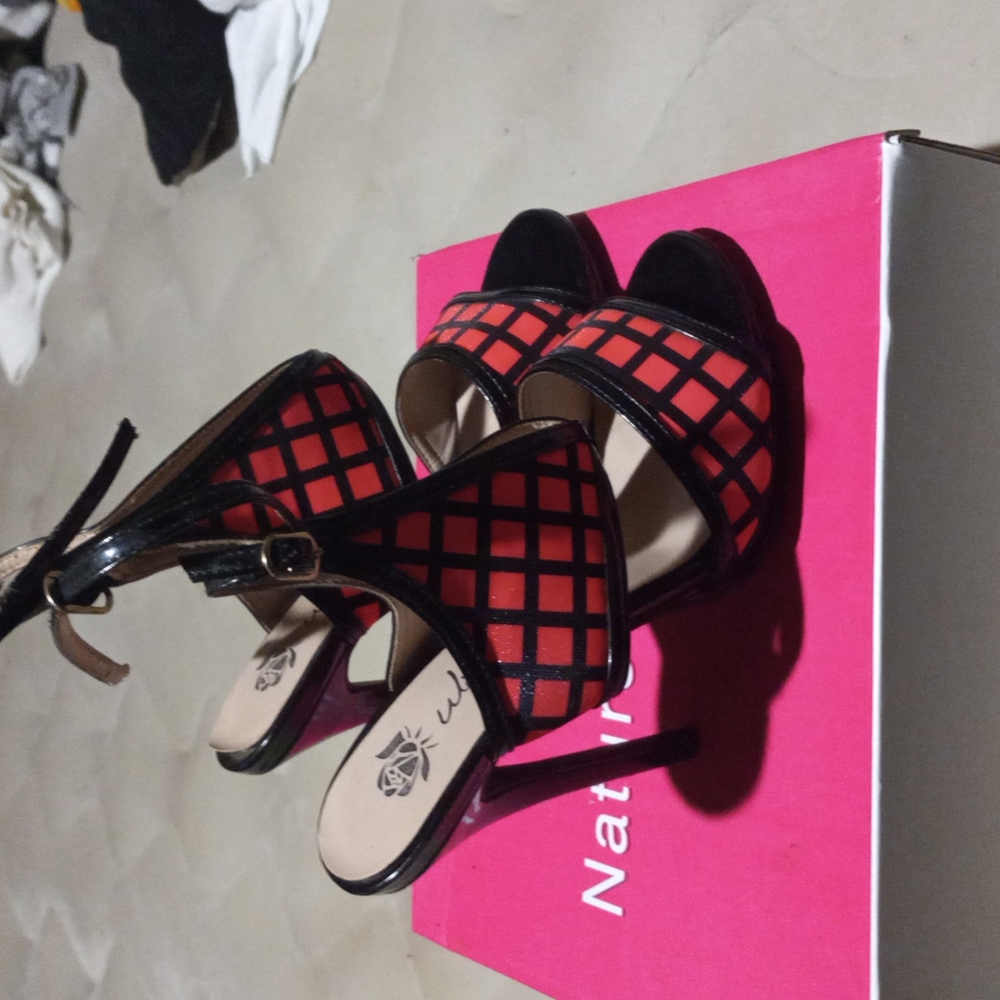 Shoes. - Picture 3 of 4